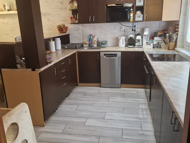 Eladó lakás Szolnok, Széchenyi-lakótelep 71 nm
