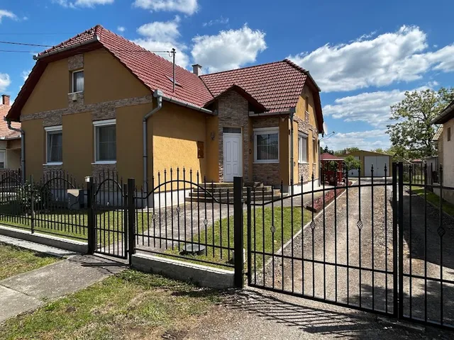 Eladó ház Jászkisér 96 nm
