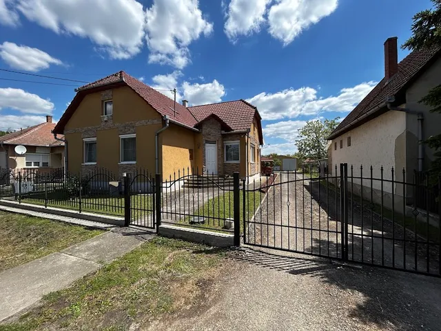 Eladó ház Jászkisér 96 nm