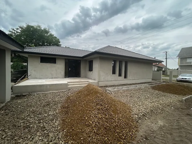Eladó ház Abony, Nyári Pál út 80 nm