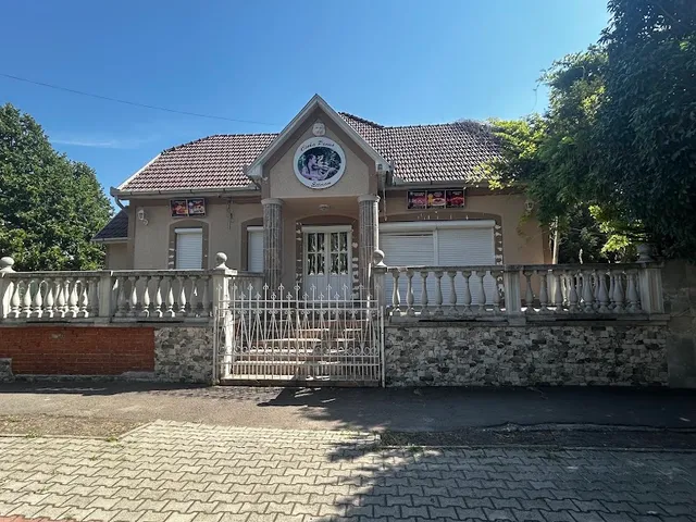 Eladó kereskedelmi és ipari ingatlan Újszász 365 nm