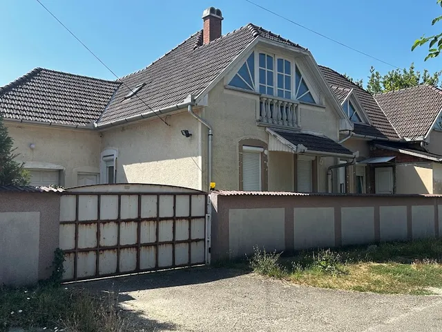 Eladó kereskedelmi és ipari ingatlan Újszász 365 nm