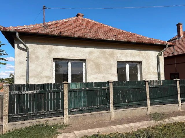 Eladó ház Újszász 65 nm