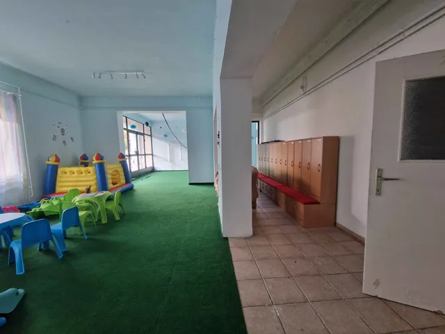 Eladó kereskedelmi és ipari ingatlan Szolnok, Belváros 140 nm