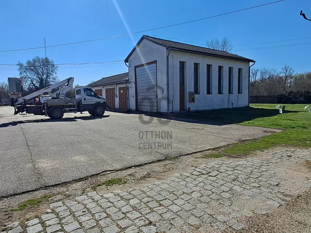 Eladó kereskedelmi és ipari ingatlan Makó 167 nm
