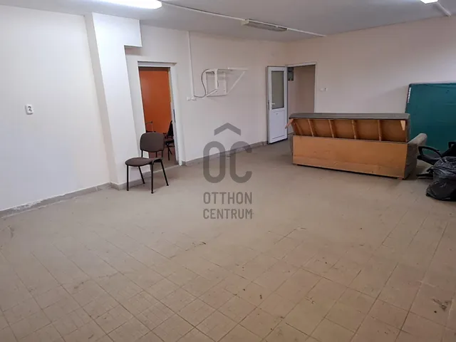Kiadó kereskedelmi és ipari ingatlan Makó, Újváros 103 nm