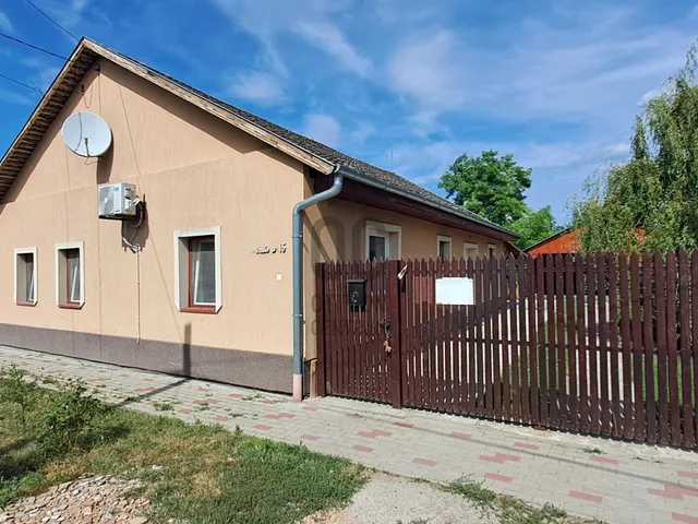 Eladó ház Makó, Újváros 101 nm