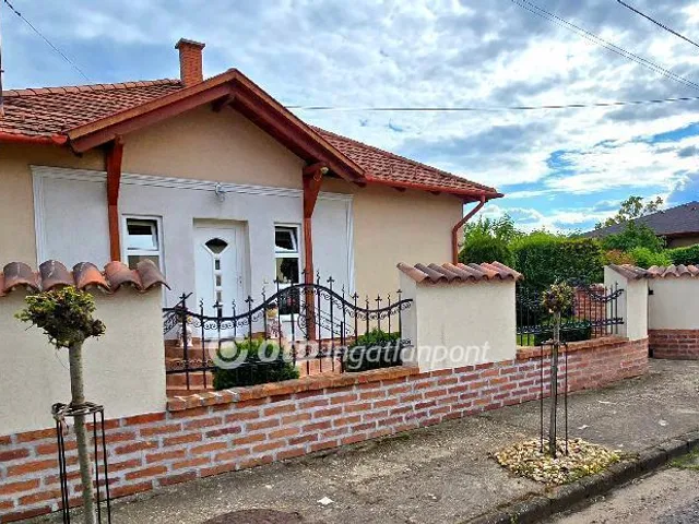 Eladó ház Debrecen, Veres Péter-kert 240 nm