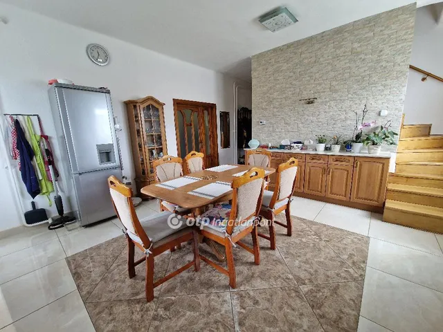 Eladó ház Debrecen, Veres Péter-kert 186 nm