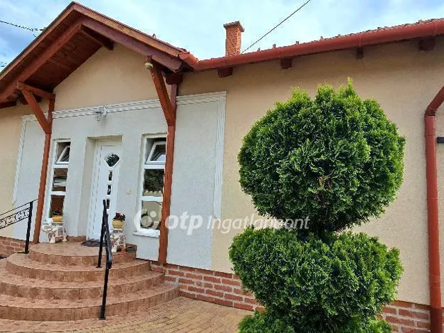 Eladó ház Debrecen, Veres Péter-kert 240 nm