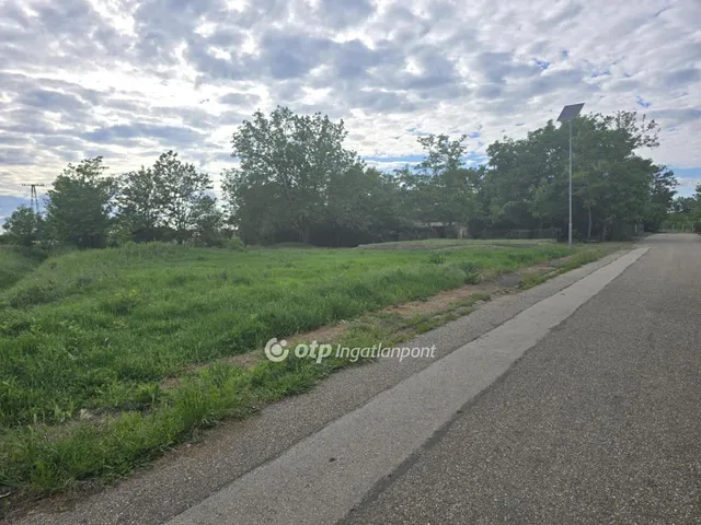 Eladó telek Kaba 80 nm