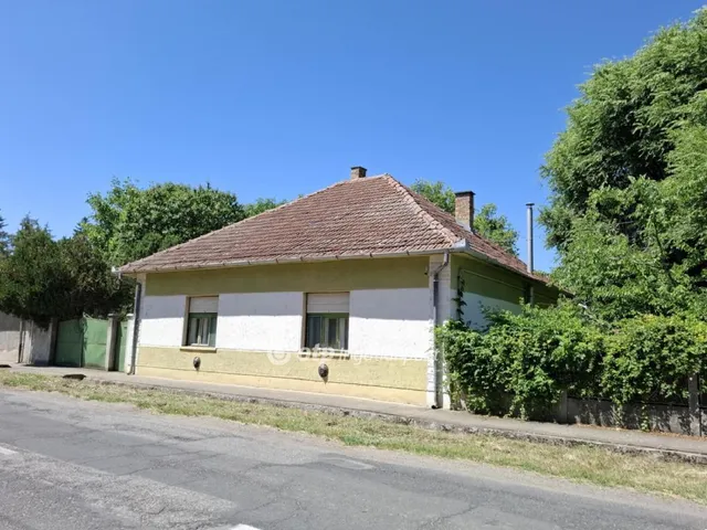 Eladó ház Biharkeresztes 100 nm