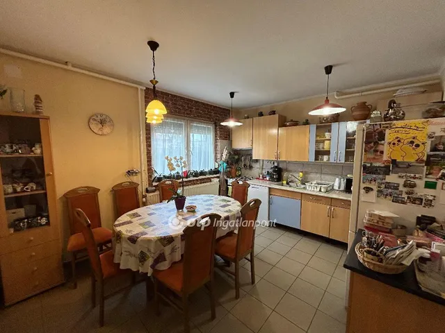 Eladó ház Debrecen, Józsa 180 nm