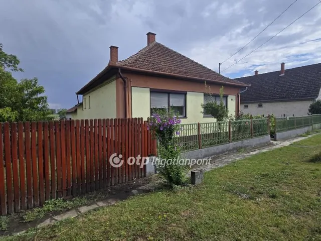 Eladó ház Tetétlen 85 nm