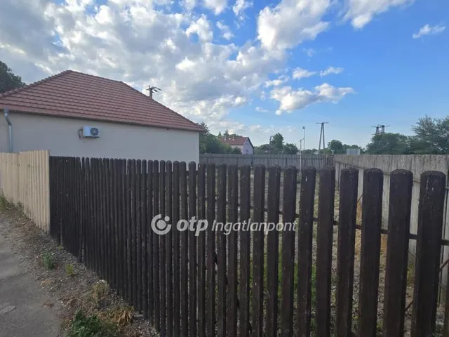 Eladó kereskedelmi és ipari ingatlan Kaba 86 nm