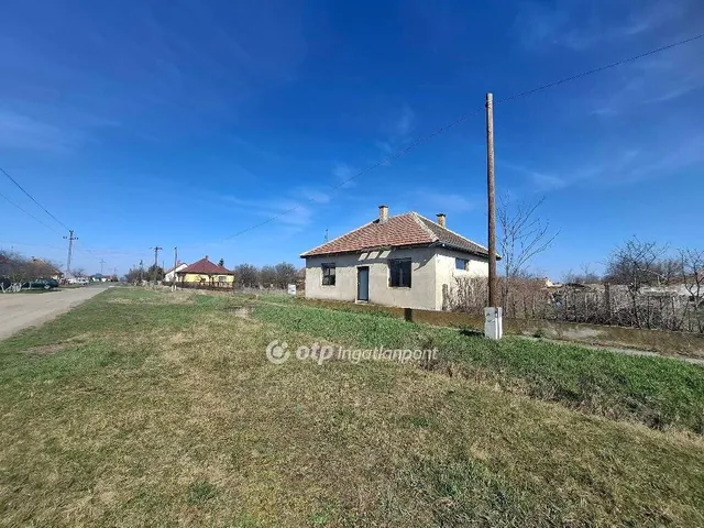 Eladó telek Tetétlen 353 nm