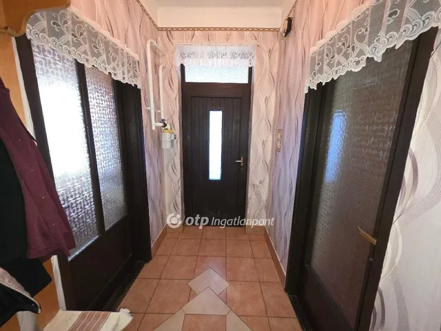 Eladó ház Tiszacsege 84 nm