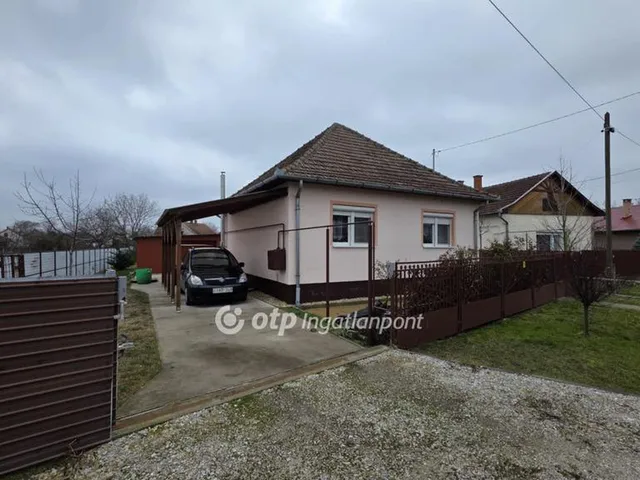Eladó ház Kaba 57 nm