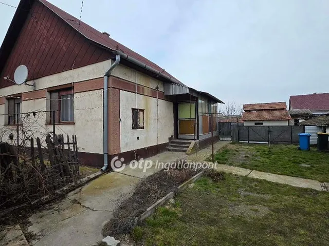 Eladó ház Földes 77 nm