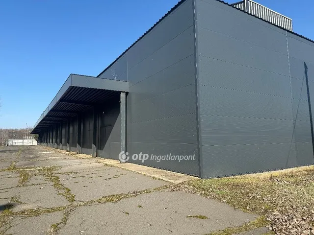 Eladó kereskedelmi és ipari ingatlan Újfehértó 8000 nm