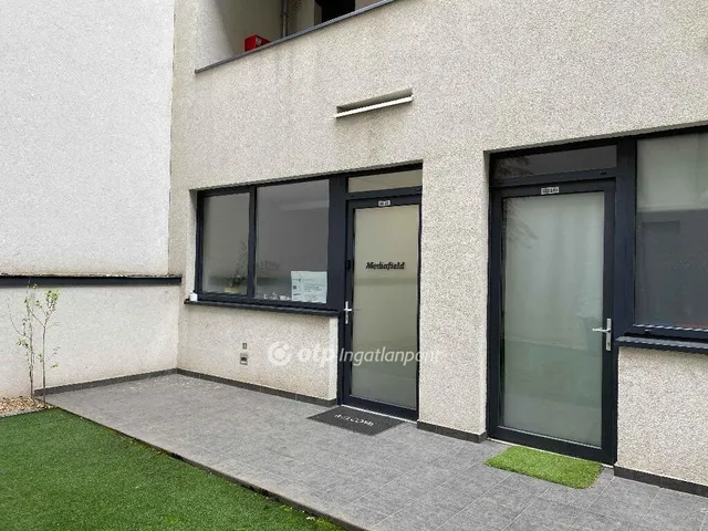 Kiadó kereskedelmi és ipari ingatlan Debrecen, Belváros 94 nm