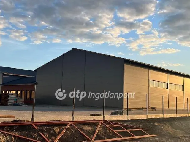 Eladó kereskedelmi és ipari ingatlan Debrecen 1700 nm