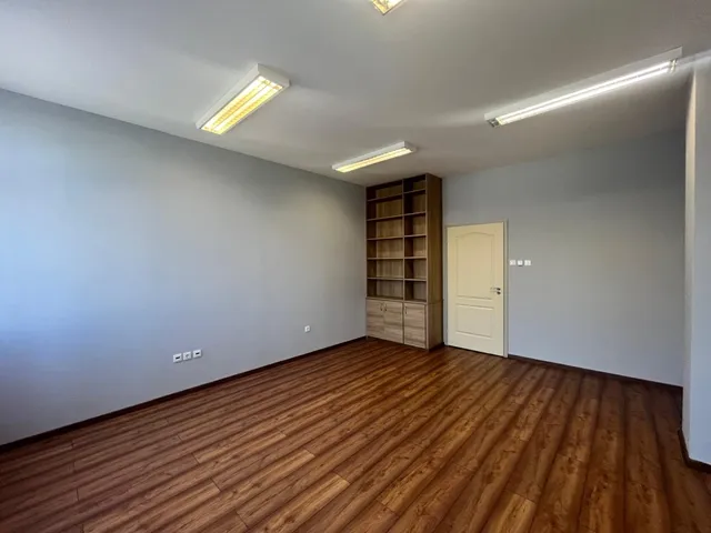 Kiadó kereskedelmi és ipari ingatlan Debrecen, Homokkert 16 nm