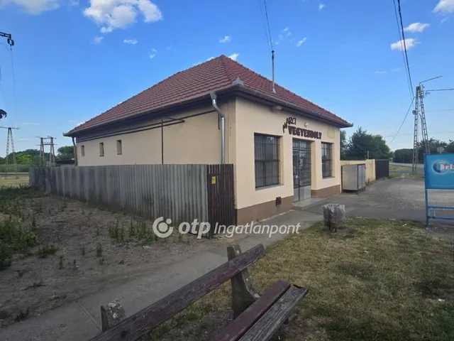 Eladó kereskedelmi és ipari ingatlan Kaba 86 nm