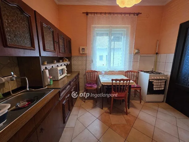 Eladó ház Tiszacsege 84 nm