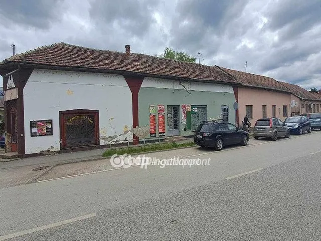 Eladó kereskedelmi és ipari ingatlan Szerep 271 nm