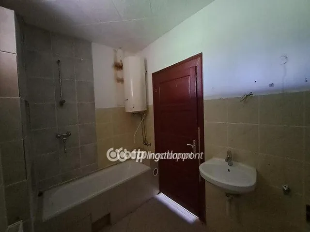 Eladó kereskedelmi és ipari ingatlan Szerep 177 nm