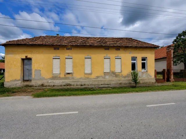Eladó kereskedelmi és ipari ingatlan Szerep 177 nm