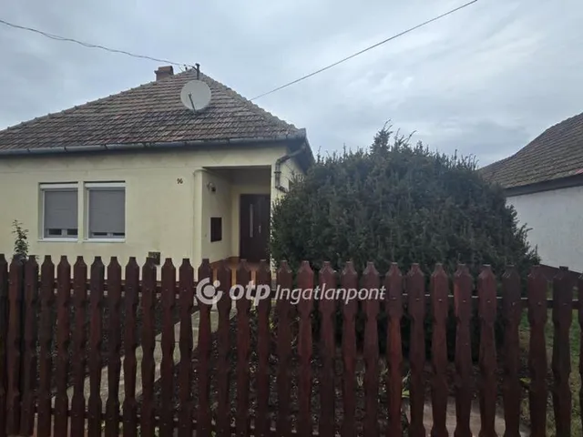 Eladó ház Tetétlen 78 nm