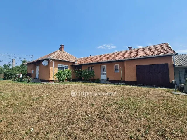 Eladó ház Tiszacsege 63 nm