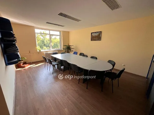 Kiadó kereskedelmi és ipari ingatlan Debrecen 27 nm