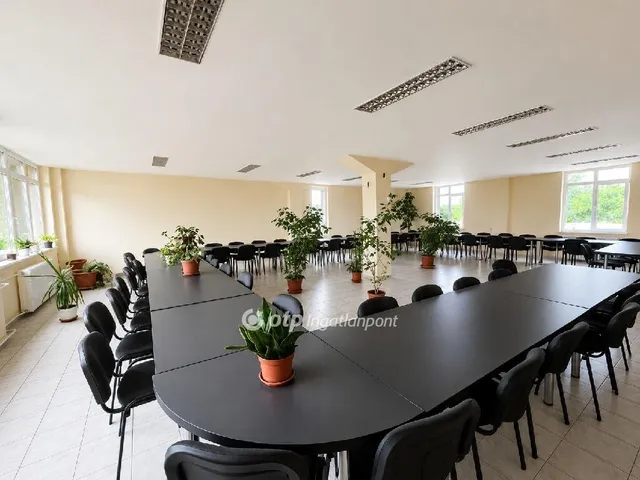Kiadó kereskedelmi és ipari ingatlan Debrecen 127 nm