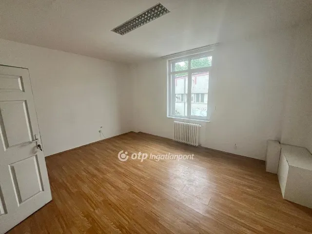 Kiadó kereskedelmi és ipari ingatlan Debrecen 30 nm