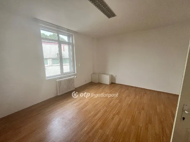 Kiadó kereskedelmi és ipari ingatlan Debrecen 17 nm