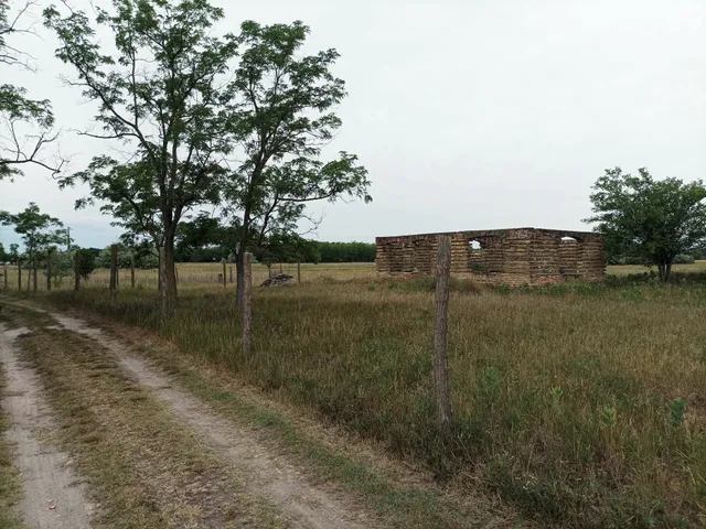 Eladó mezőgazdasági ingatlan Szatymaz, tanya 50 nm