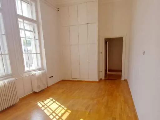 Kiadó kereskedelmi és ipari ingatlan Szeged, Belváros, Klauzál tér 90 nm