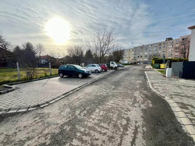 Kiadó garázs Mór 13 nm