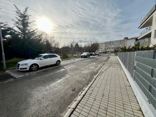 Kiadó garázs Mór 13 nm