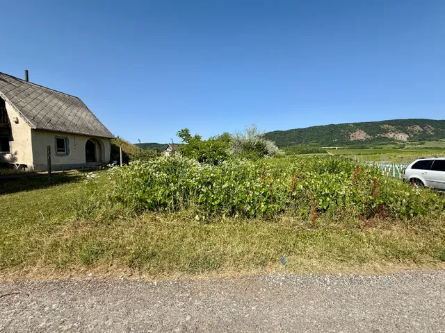 Eladó telek Mór 1989 nm