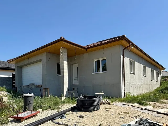 Eladó ház Mór 168 nm