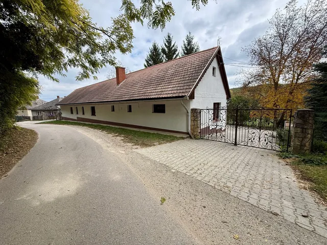 Eladó ház Bakonycsernye 210 nm