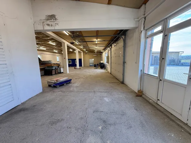 Kiadó kereskedelmi és ipari ingatlan Mór 535 nm