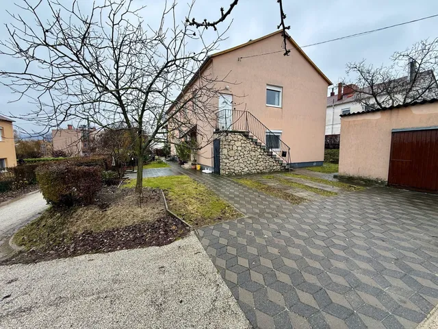 Eladó lakás Mór 68 nm