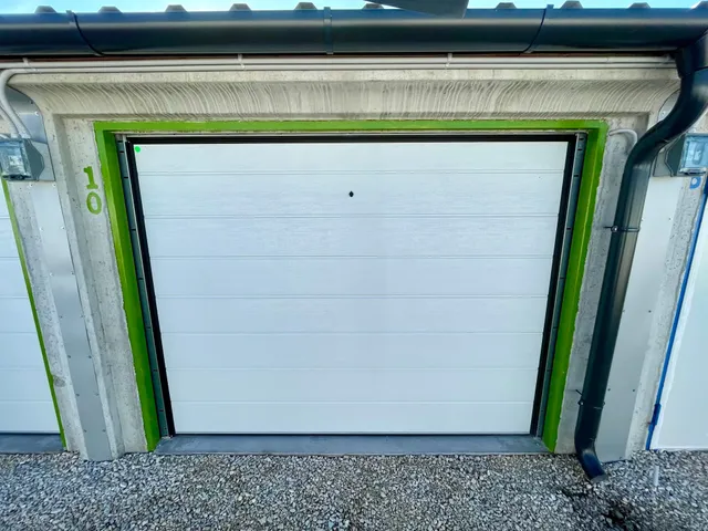 Kiadó garázs Székesfehérvár, Szedreskert 15 nm