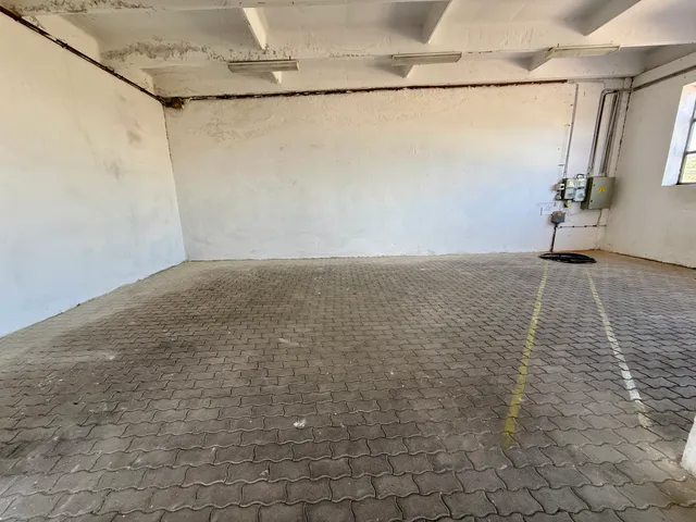 Kiadó kereskedelmi és ipari ingatlan Mór 192 nm