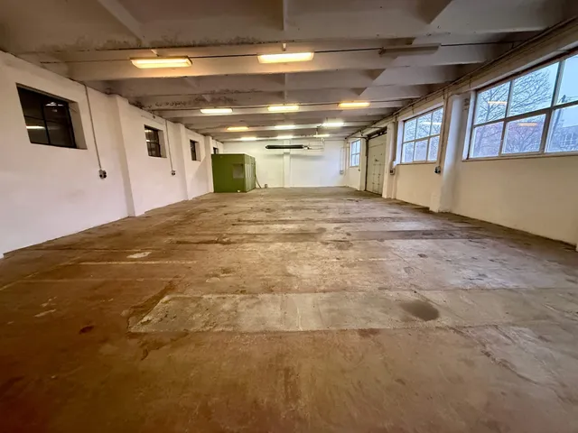 Kiadó kereskedelmi és ipari ingatlan Mór 256 nm